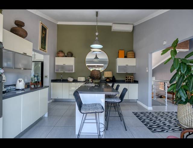 8 BEDROOM HOUSE FOR SALE IN BALLITO CENTRAL
